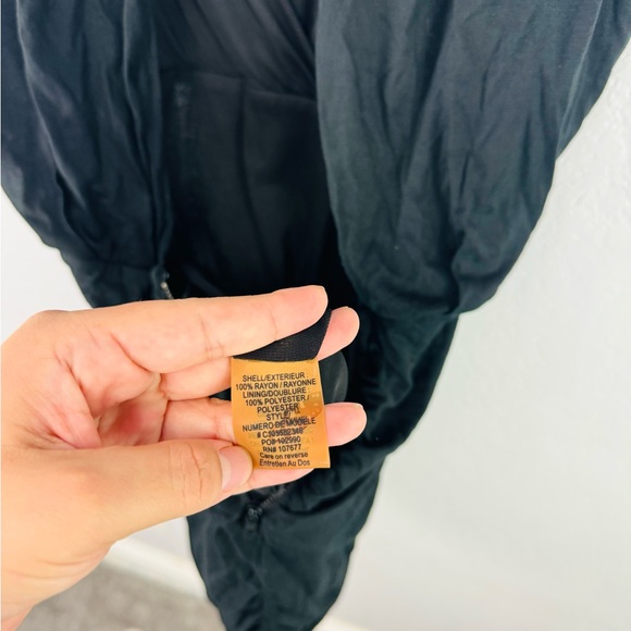 Alice + Olivia Black Ruched Body Con V Neck Sleeveless Dress - Picture 3 of 7